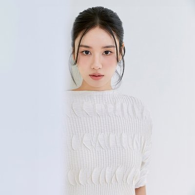 요이츠 반달 플리츠 블라우스