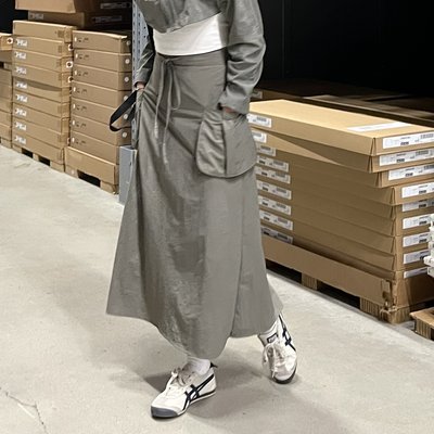 [WOMEN] 바스락 나일론 스트랩 뒷밴딩 롱 카고 스커트 [4 Color]